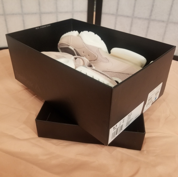 Reebok Unisex Tennis shoes women(101/2)- Men(81/2) - Picture 6 of 7